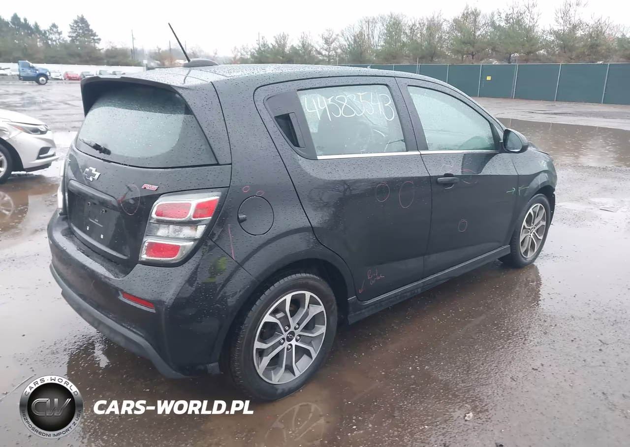 2020 Chevrolet Sonic Fwd Lt 5-Door VIN:1G1JD6SB9L4139270 - 4
