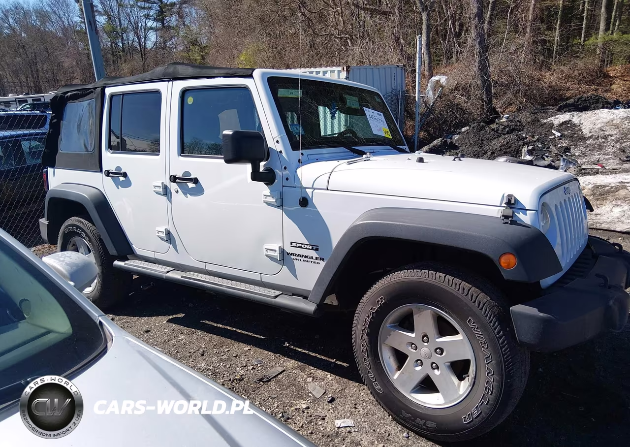 2014 Jeep Wrangler Unlimited Sport VIN:1C4BJWDG3EL162713 - 13