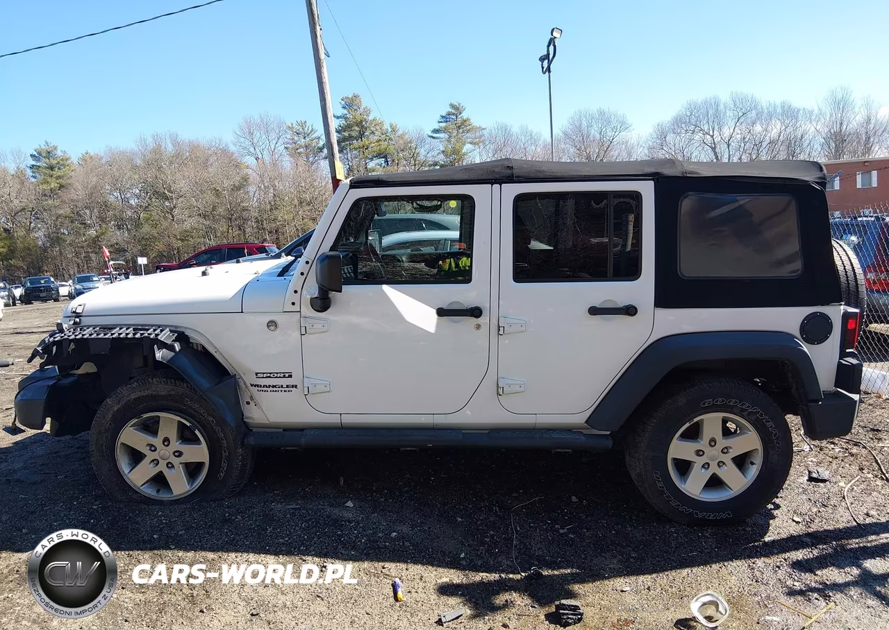 2014 Jeep Wrangler Unlimited Sport VIN:1C4BJWDG3EL162713 - 14