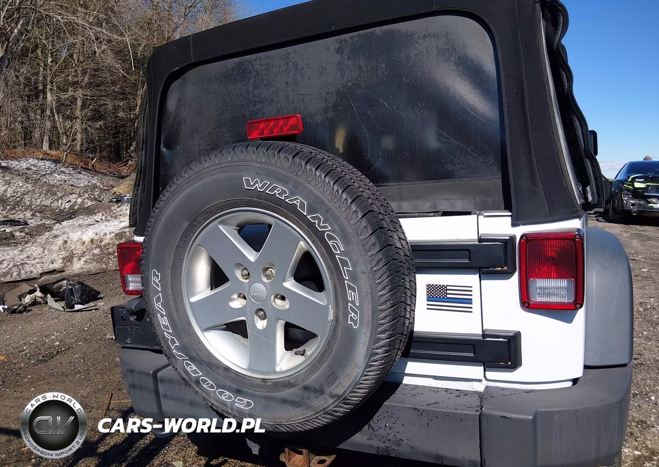 2014 Jeep Wrangler Unlimited Sport VIN:1C4BJWDG3EL162713 - 16
