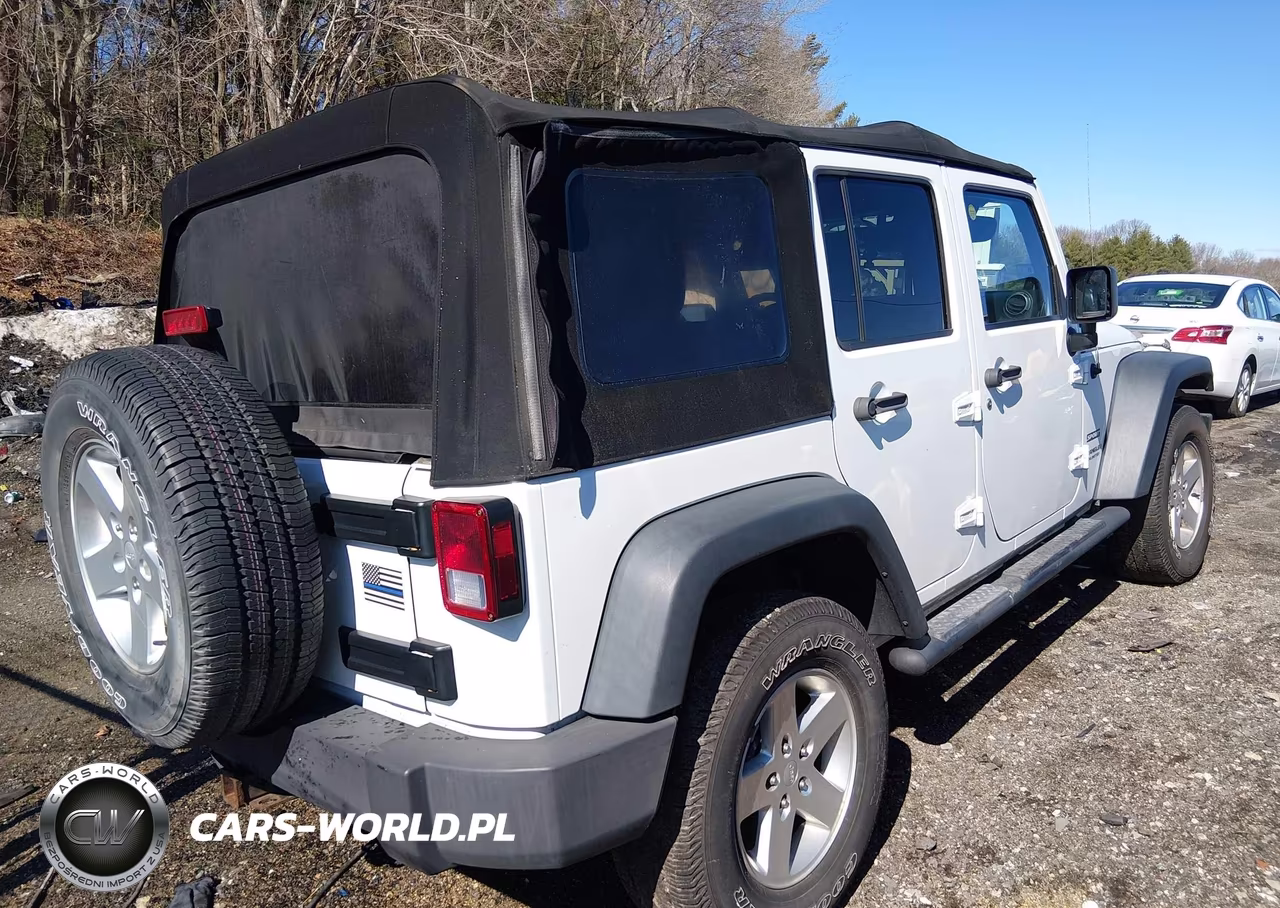 2014 Jeep Wrangler Unlimited Sport VIN:1C4BJWDG3EL162713 - 4
