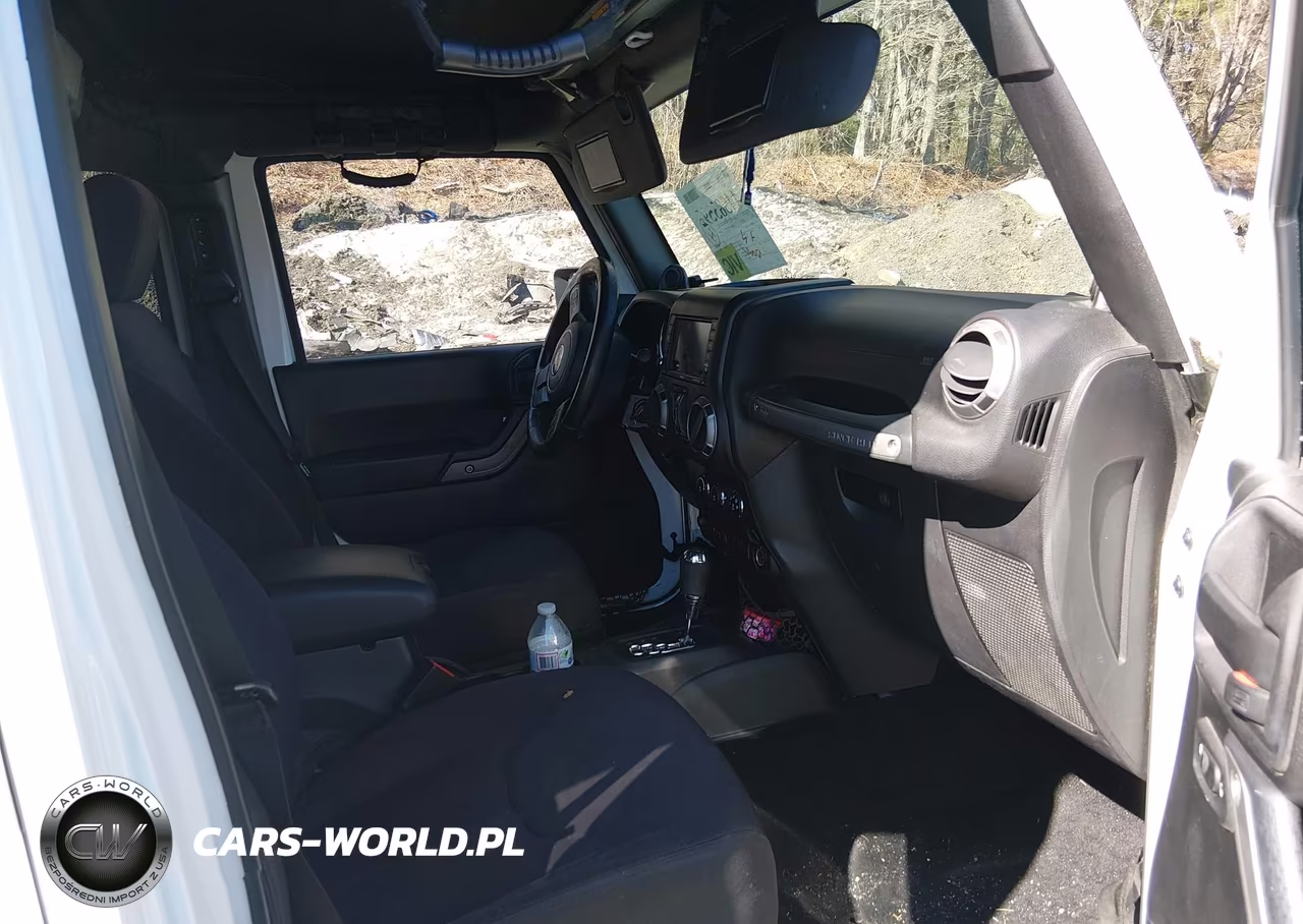 2014 Jeep Wrangler Unlimited Sport VIN:1C4BJWDG3EL162713 - 5