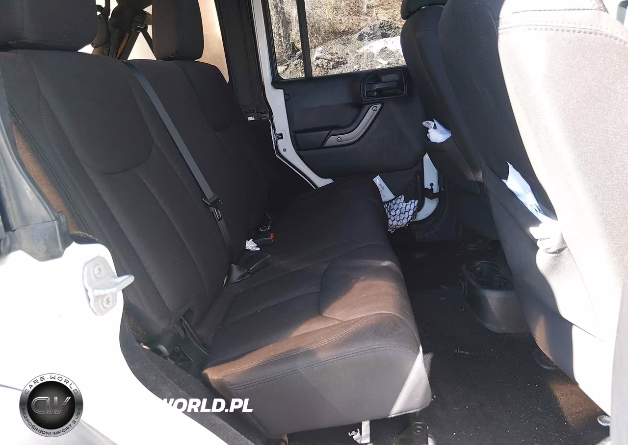 2014 Jeep Wrangler Unlimited Sport VIN:1C4BJWDG3EL162713 - 8
