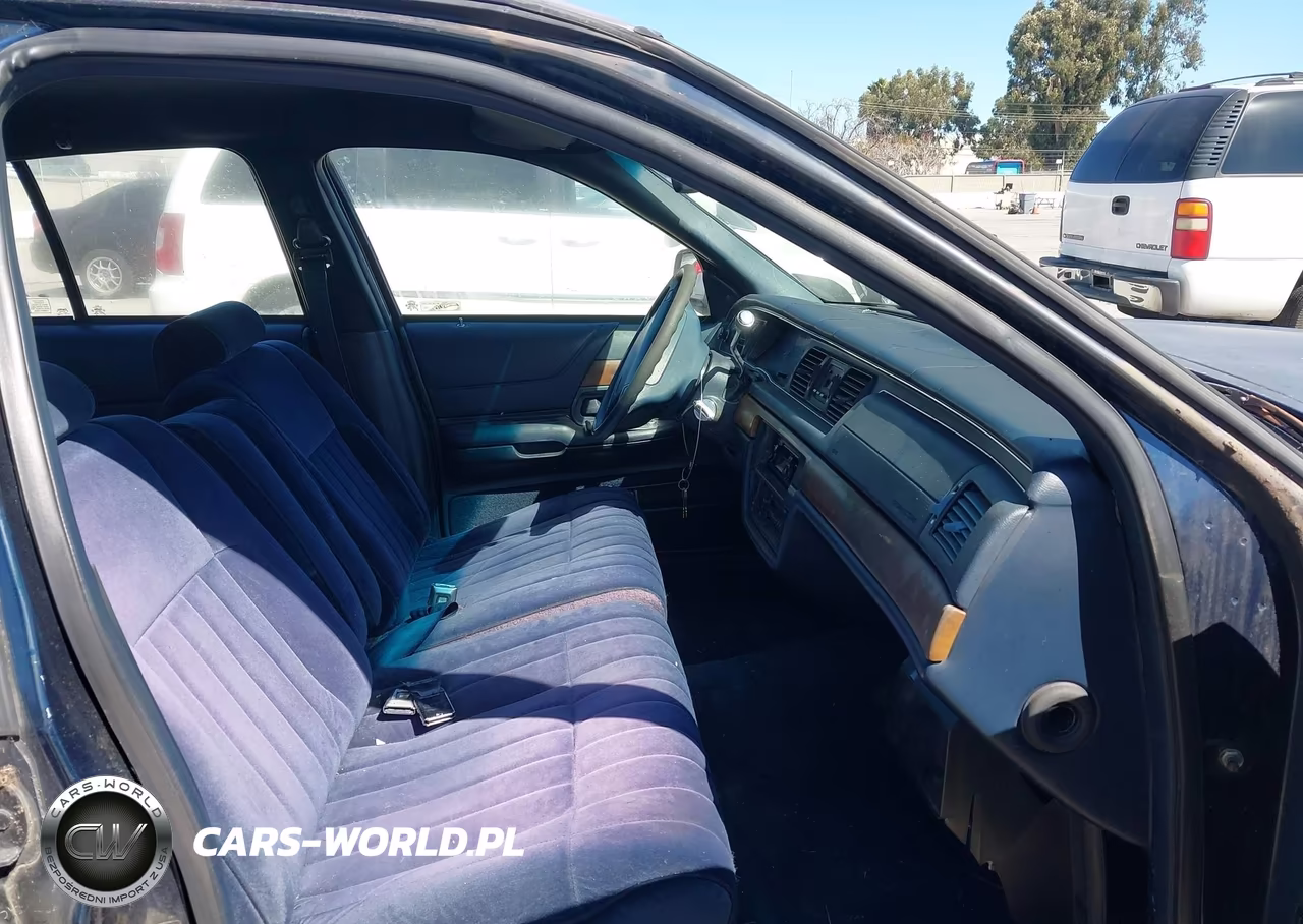 1992 Ford Crown Victoria S VIN:2FALP72W8NX236719 - 5