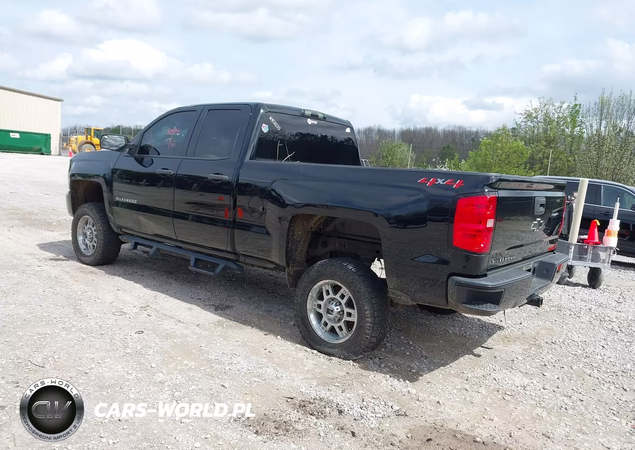 2018 Chevrolet Silverado 1500 Custom VIN:1GCVKPEC3JZ214232 - 3