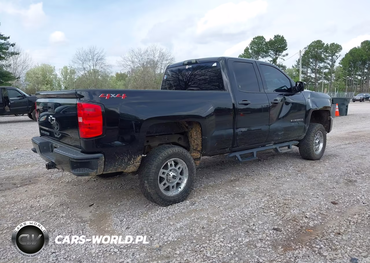 2018 Chevrolet Silverado 1500 Custom VIN:1GCVKPEC3JZ214232 - 4