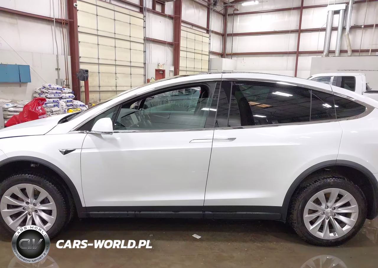 2018 Tesla Model X VIN:5YJXCAE24JF144756 - 14