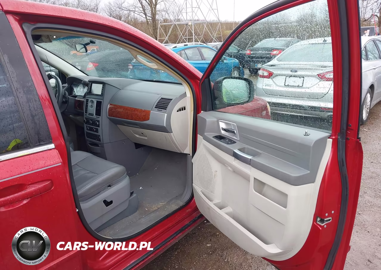 2008 Chrysler Town & Country Touring VIN:2A8HR54P98R793354 - 5