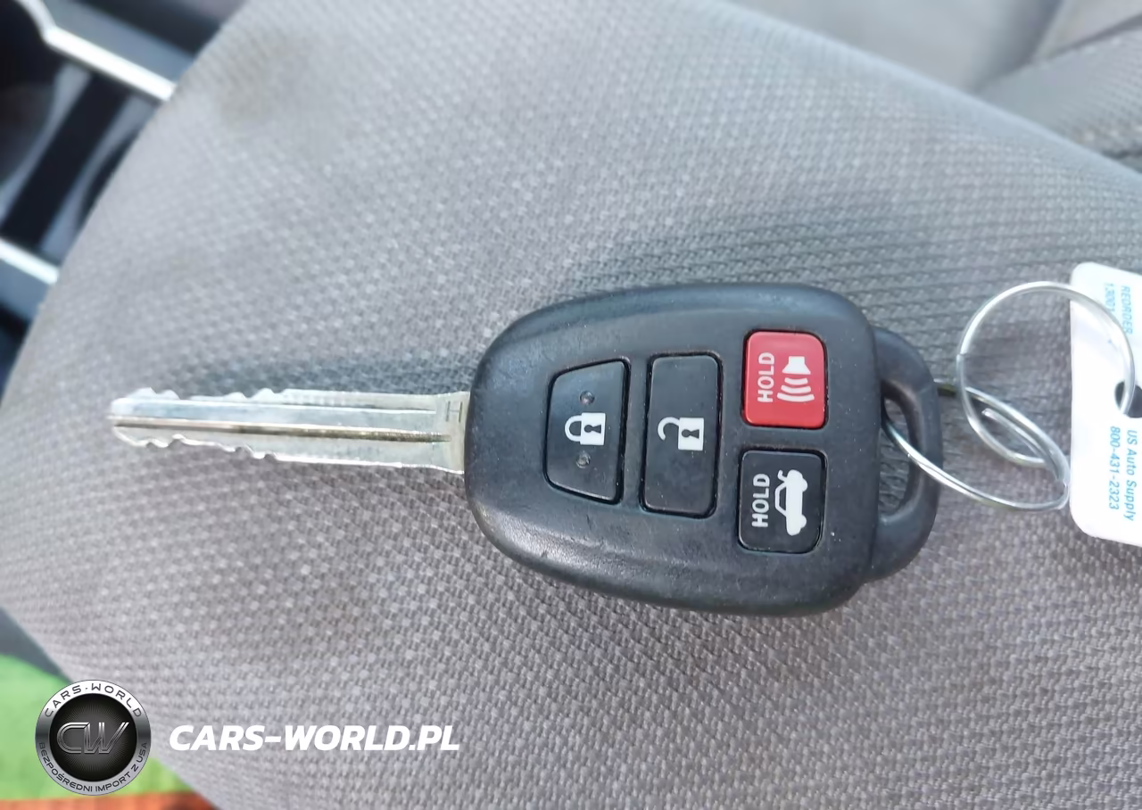 2018 Toyota Corolla Le VIN:2T1BURHE5JC062874 - 11