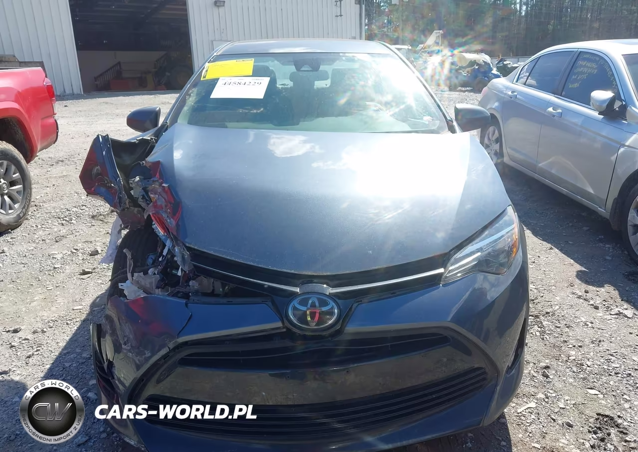 2018 Toyota Corolla Le VIN:2T1BURHE5JC062874 - 12