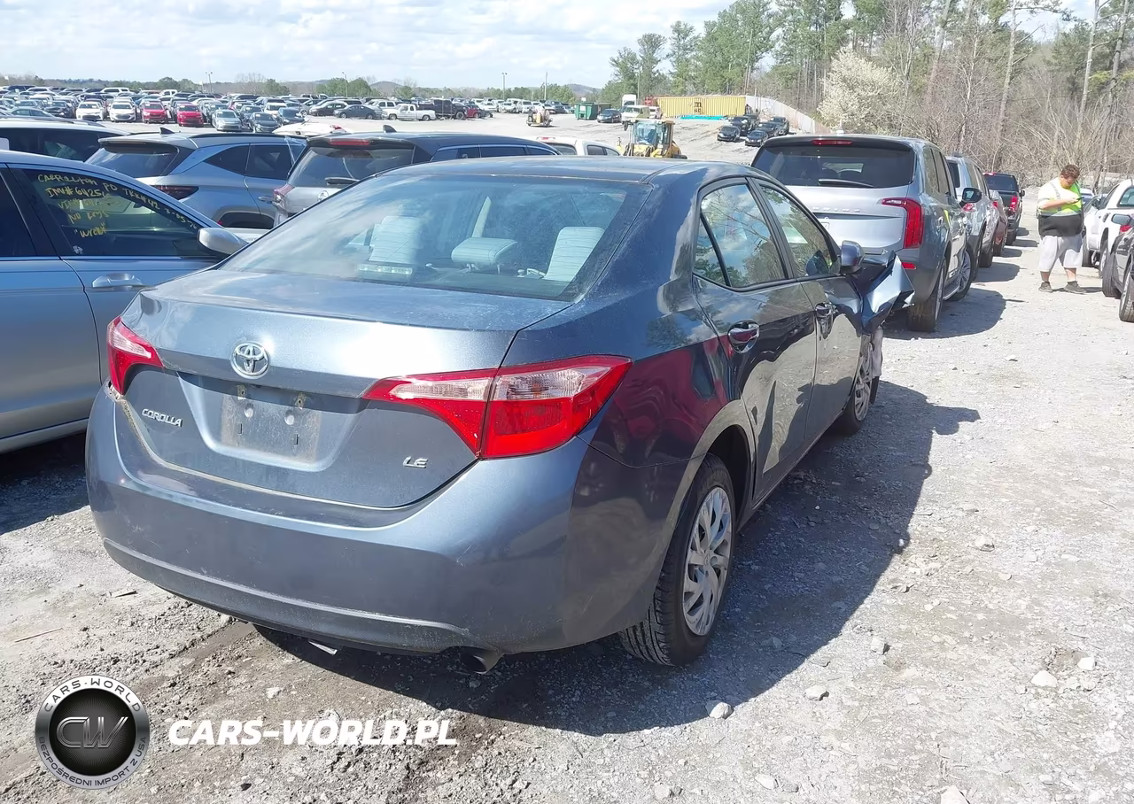 2018 Toyota Corolla Le VIN:2T1BURHE5JC062874 - 4