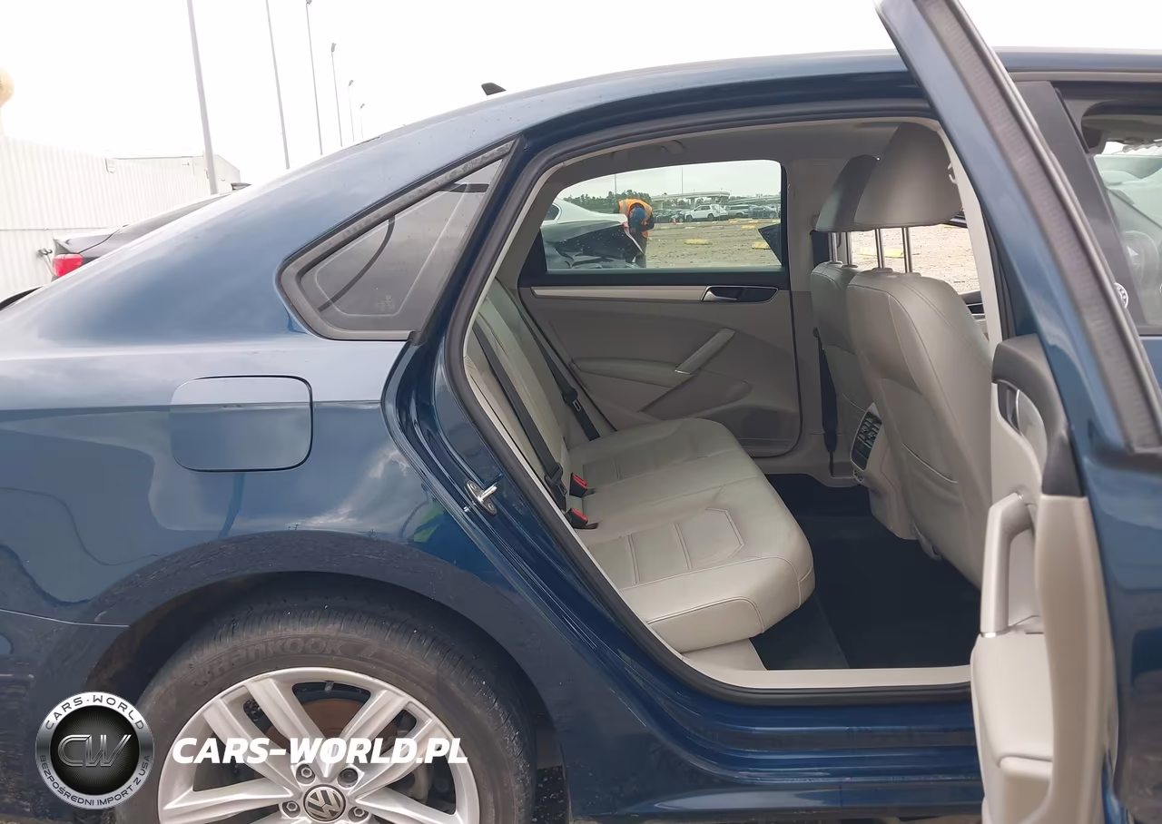 2019 Volkswagen Passat 2.0T Wolfsburg Edition VIN:1VWLA7A36KC012468 - 18