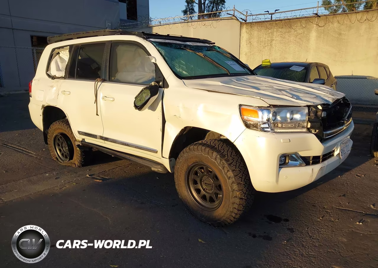 2016 Toyota Land Cruiser V8