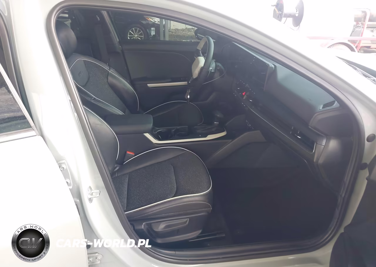 2025 Kia K4 Gt-Line VIN:3KPFW4DE1SE087200 - 5