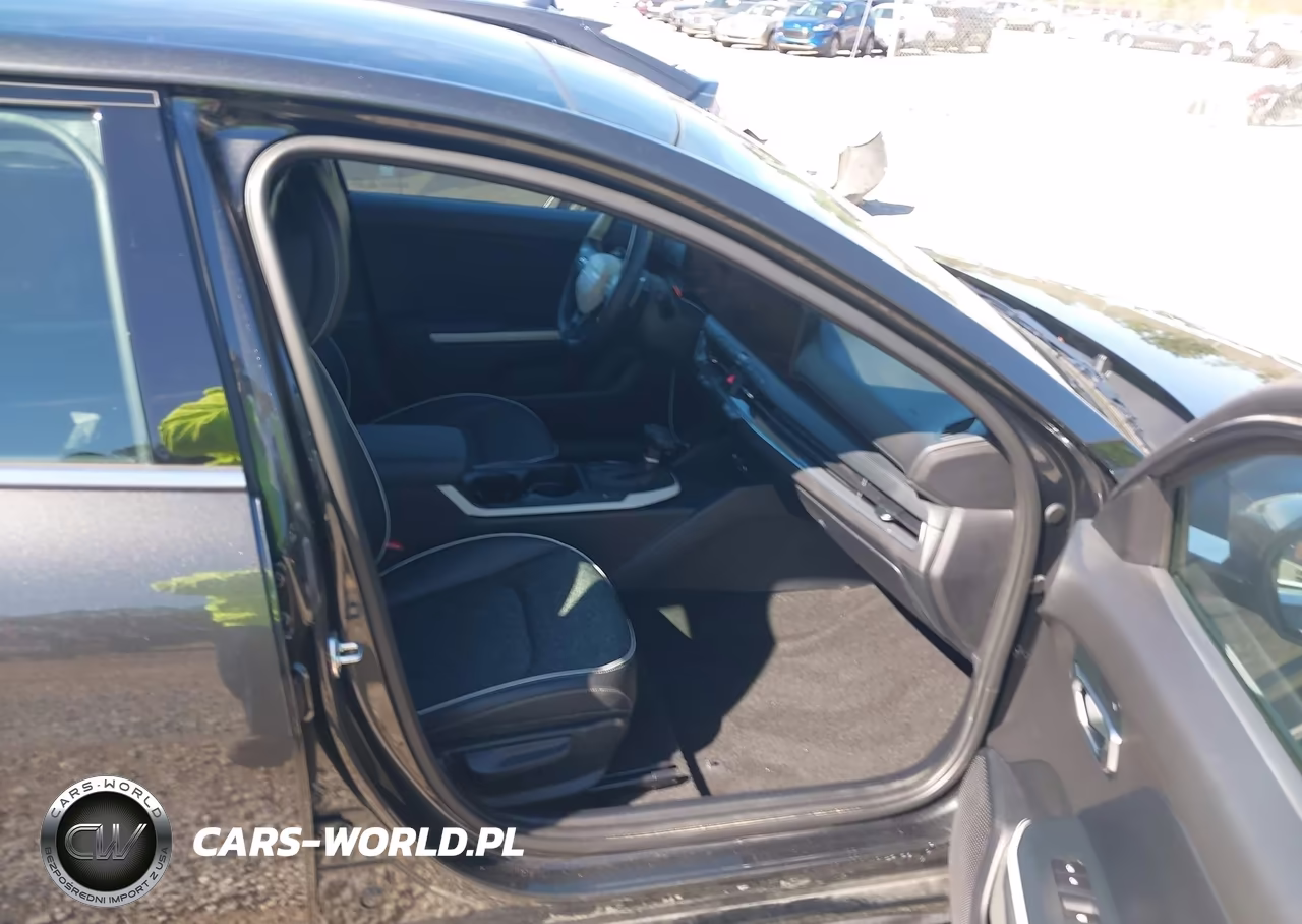 2025 Kia K4 Gt-Line VIN:3KPFW4DE6SE249306 - 5