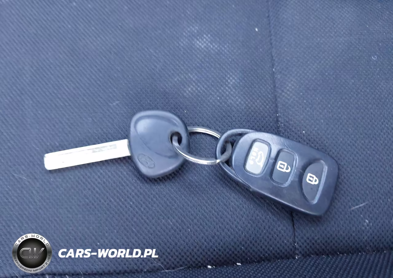 2015 Hyundai Veloster VIN:KMHTC6AD9FU227516 - 11