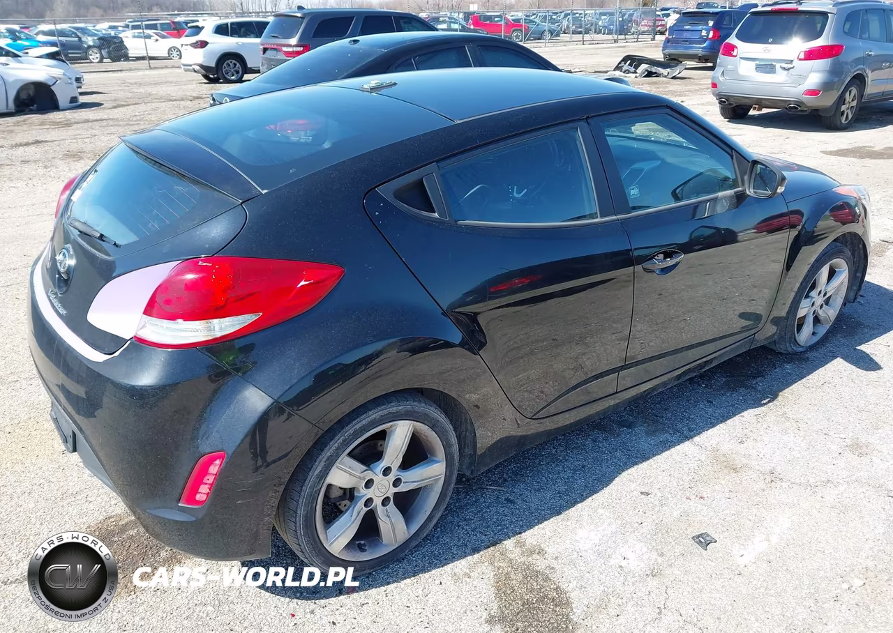 2015 Hyundai Veloster VIN:KMHTC6AD9FU227516 - 4