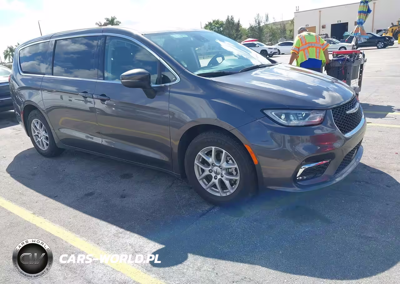 2023 Chrysler Pacifica Touring L