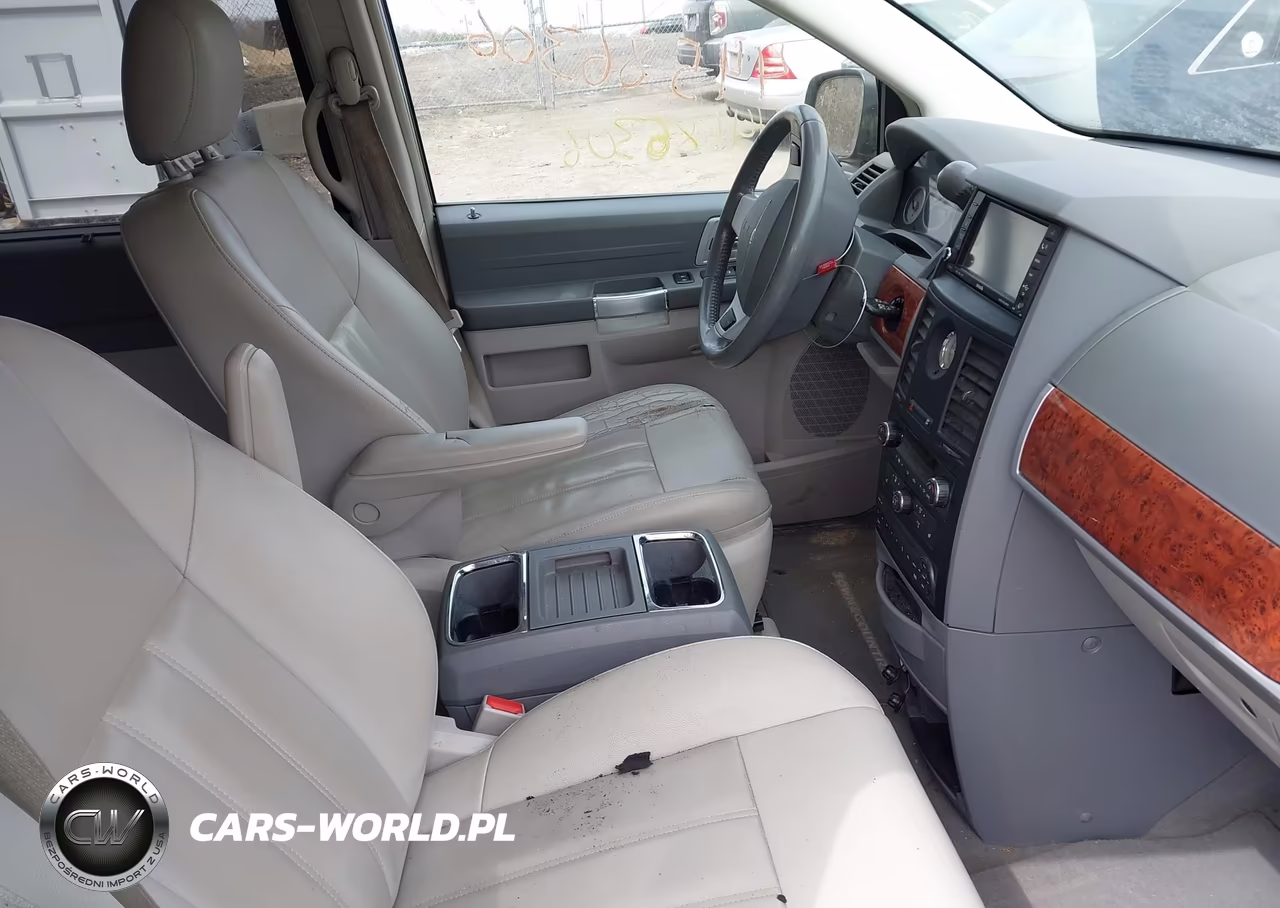 2008 Chrysler Town & Country Touring VIN:2A8HR54P28R684976 - 5