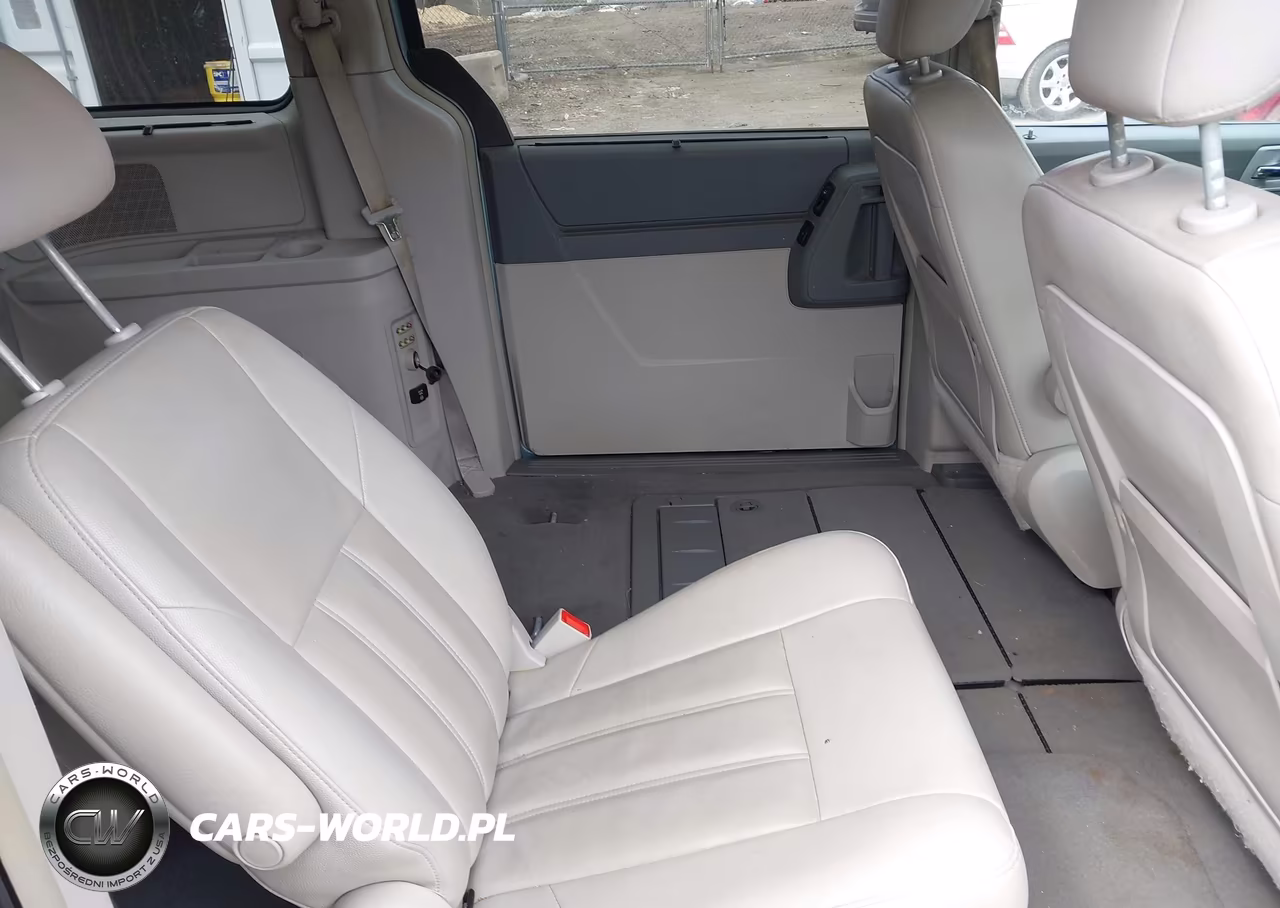 2008 Chrysler Town & Country Touring VIN:2A8HR54P28R684976 - 8