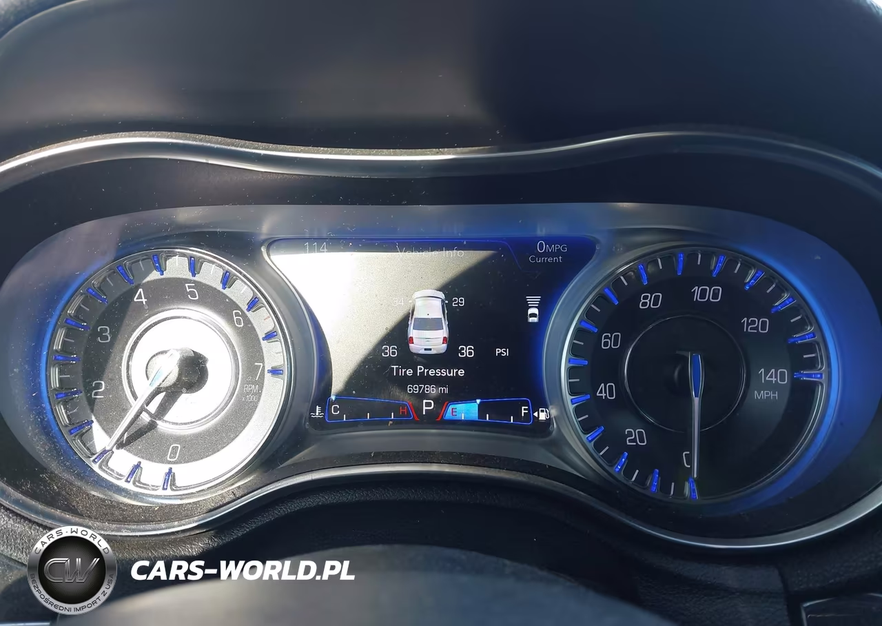2018 Chrysler 300 Limited VIN:2C3CCAEG5JH341282 - 7