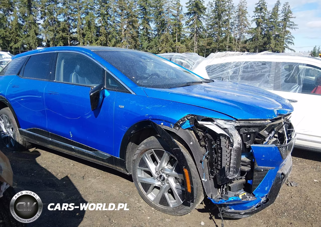2025 Cadillac Optiq Luxury 2 Awd