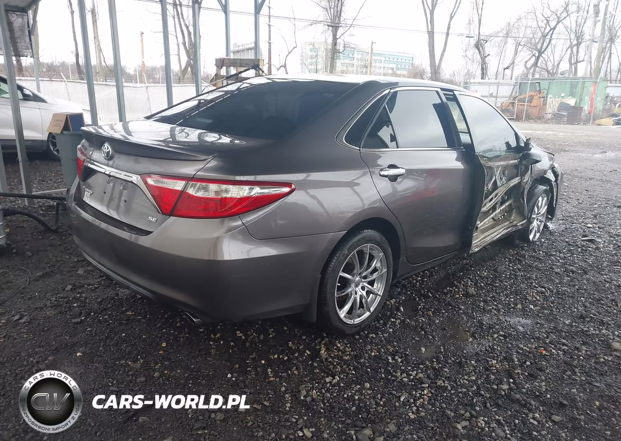 2015 Toyota Camry Se VIN:4T1BF1FK2FU053690 - 4