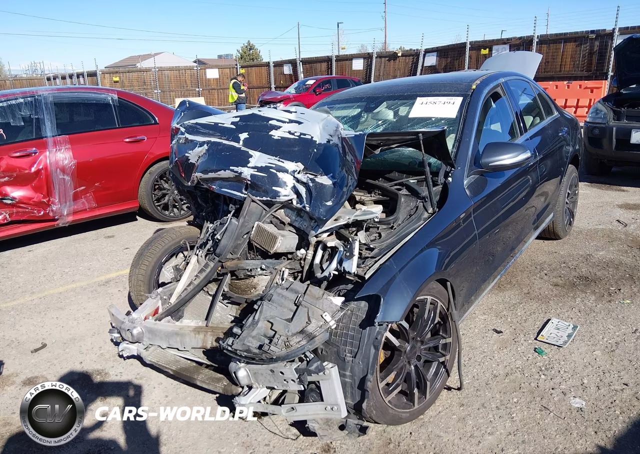 2015 Mercedes-Benz C 300 4Matic VIN:55SWF4KB9FU038916 - 2
