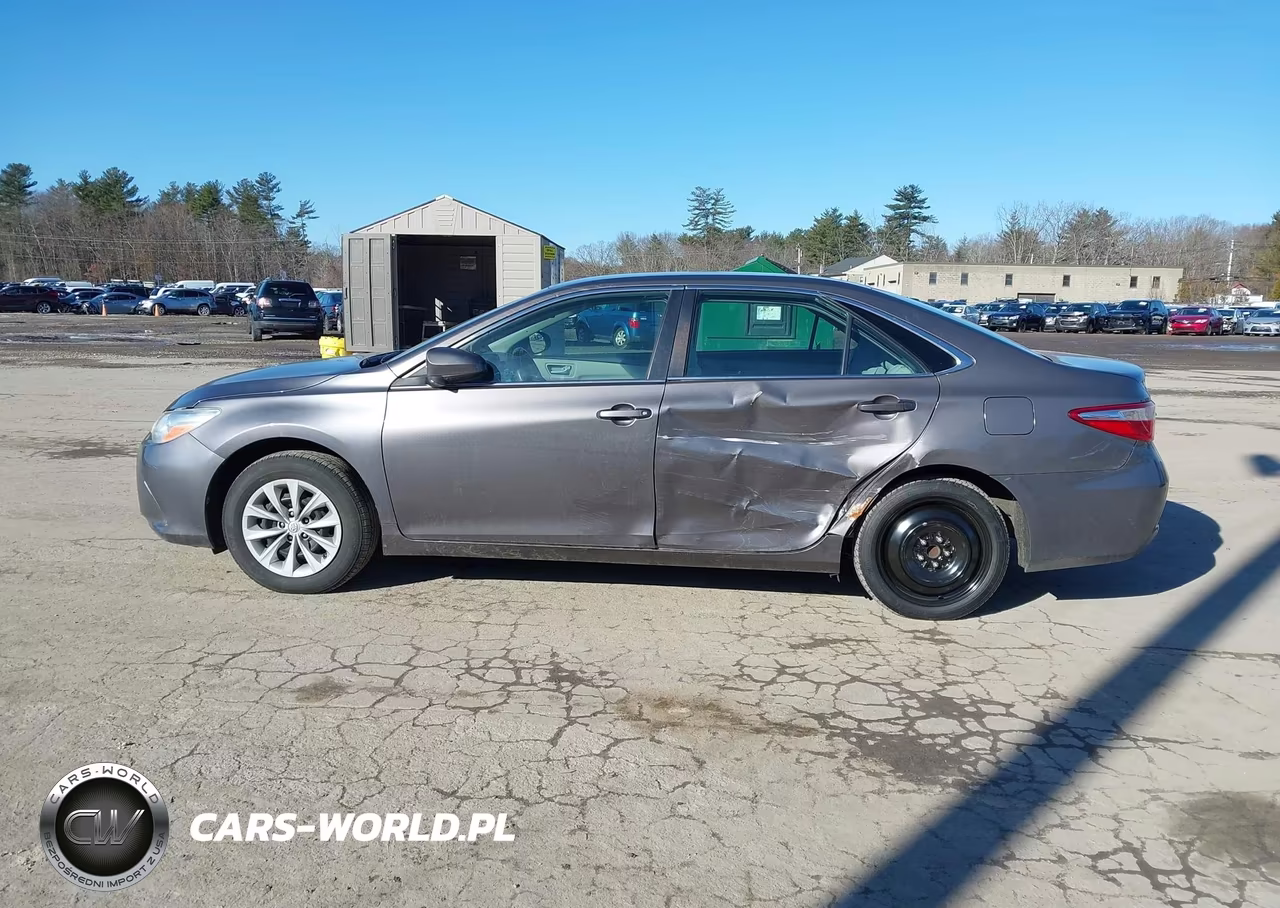 2017 Toyota Camry Le VIN:4T1BF1FK0HU294568 - 15