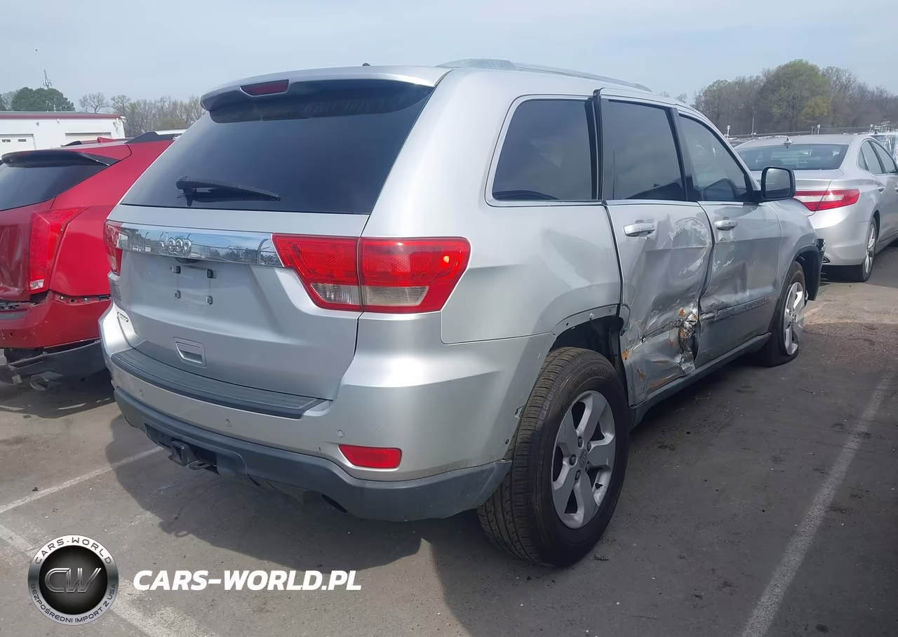 2011 Jeep Grand Cherokee Laredo VIN:1J4RS4GG5BC745754 - 4