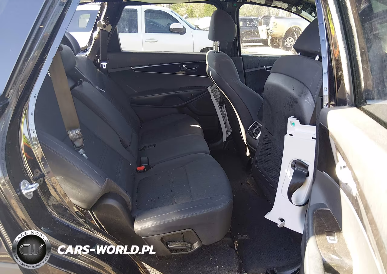 2018 Kia Sorento 2.4L L VIN:5XYPG4A39JG427506 - 8