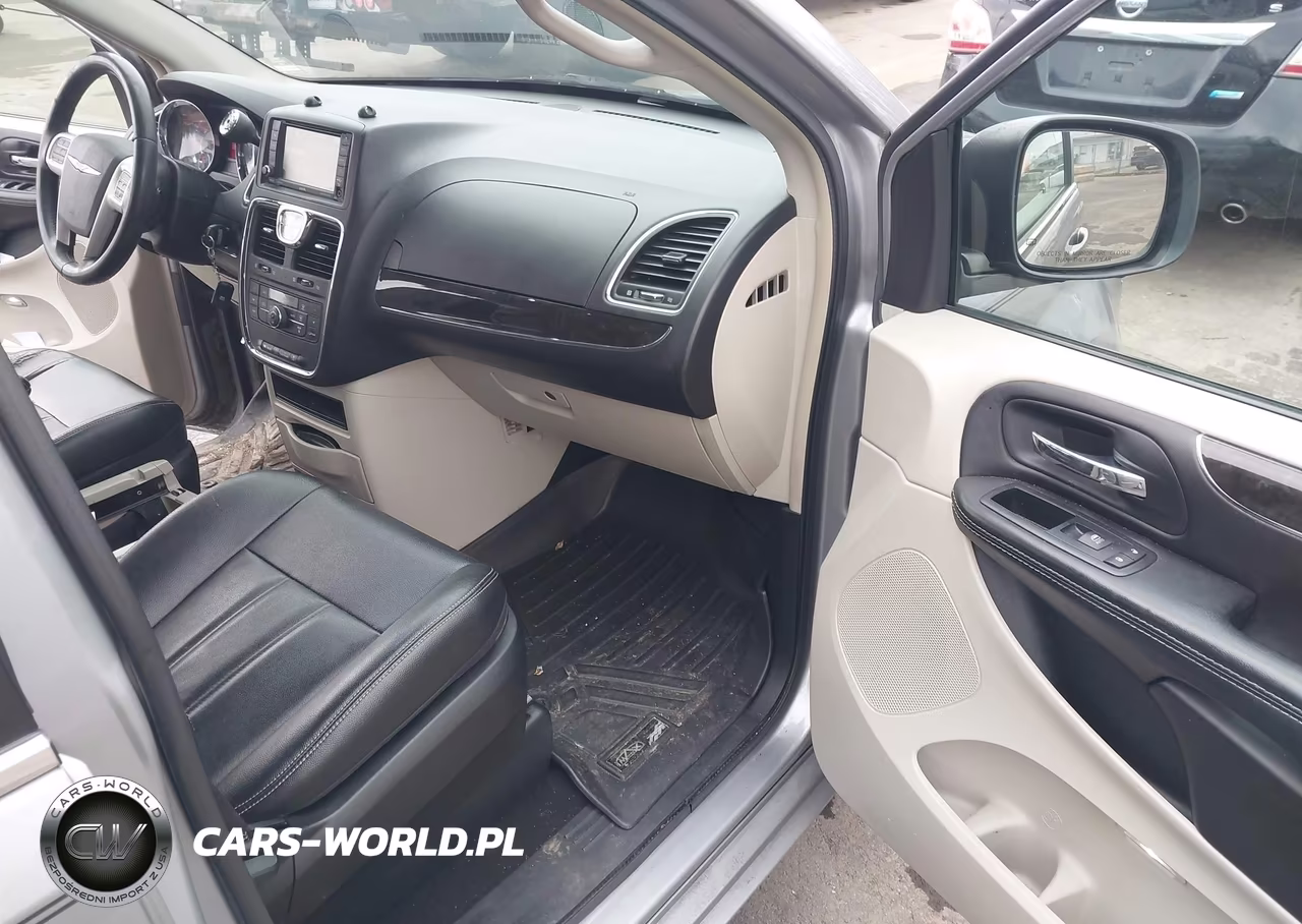 2015 Chrysler Town & Country Touring VIN:2C4RC1BG8FR636615 - 5