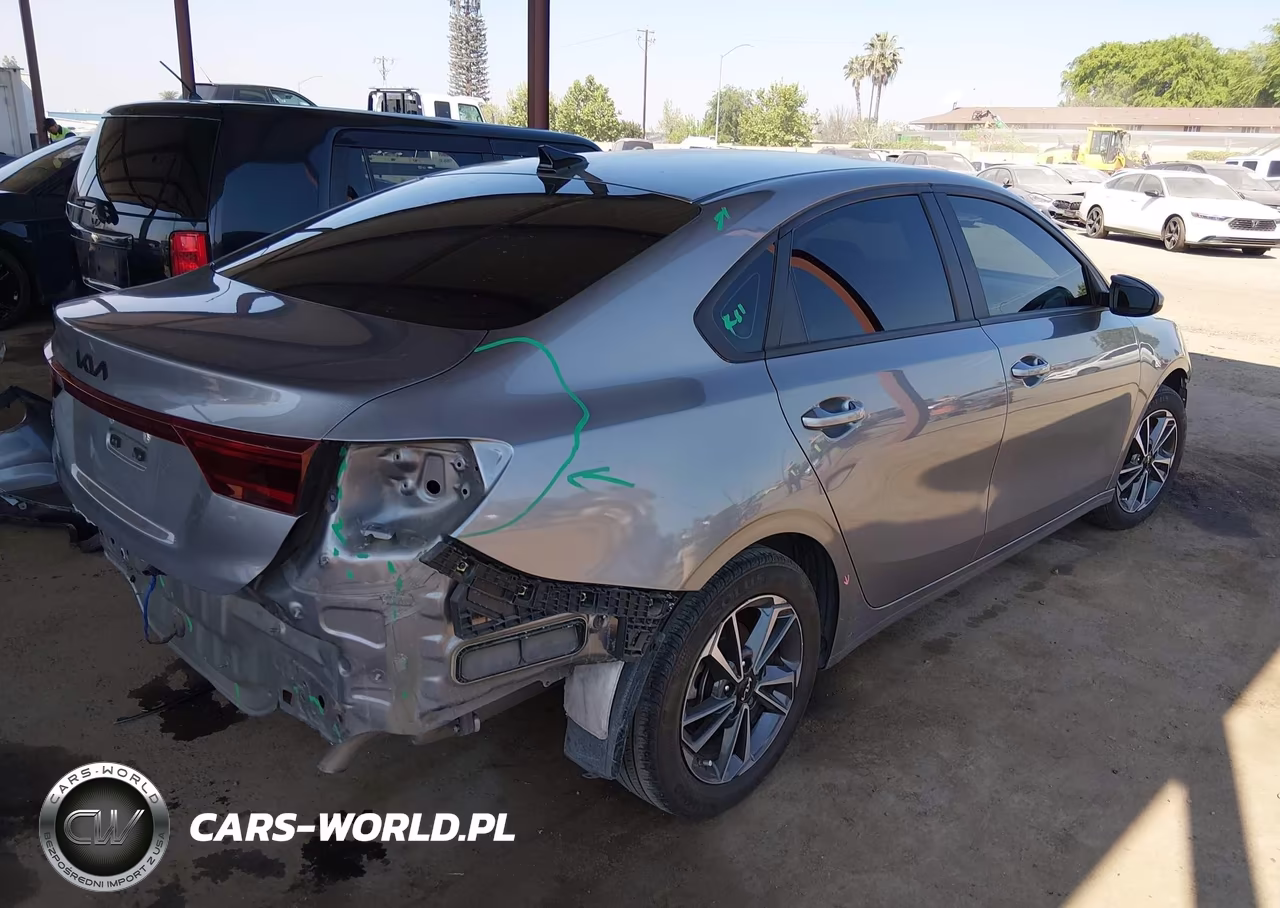 2024 Kia Forte Lxs VIN:3KPF24AD7RE725757 - 4