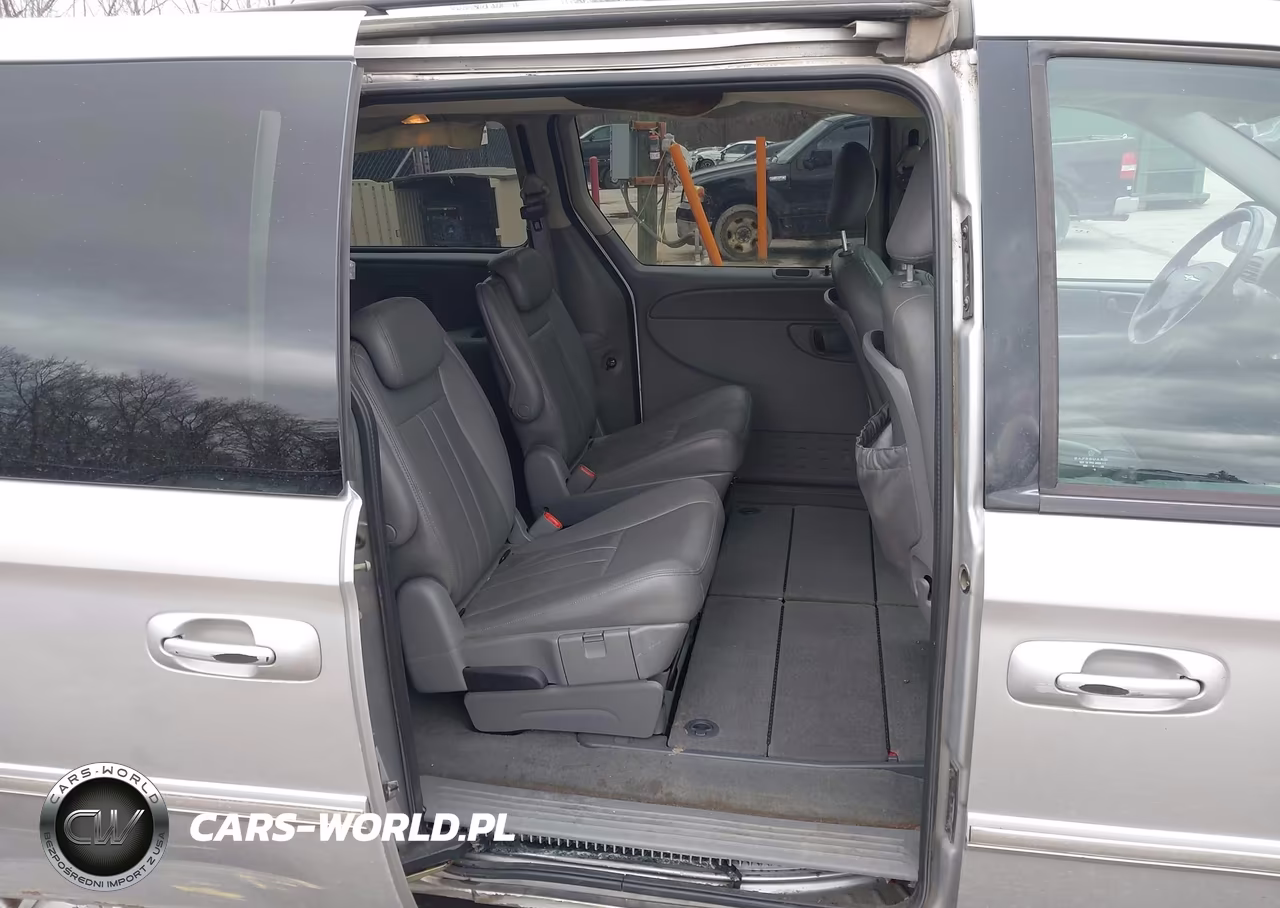 2007 Chrysler Town & Country Touring VIN:2A4GP54L77R137264 - 8
