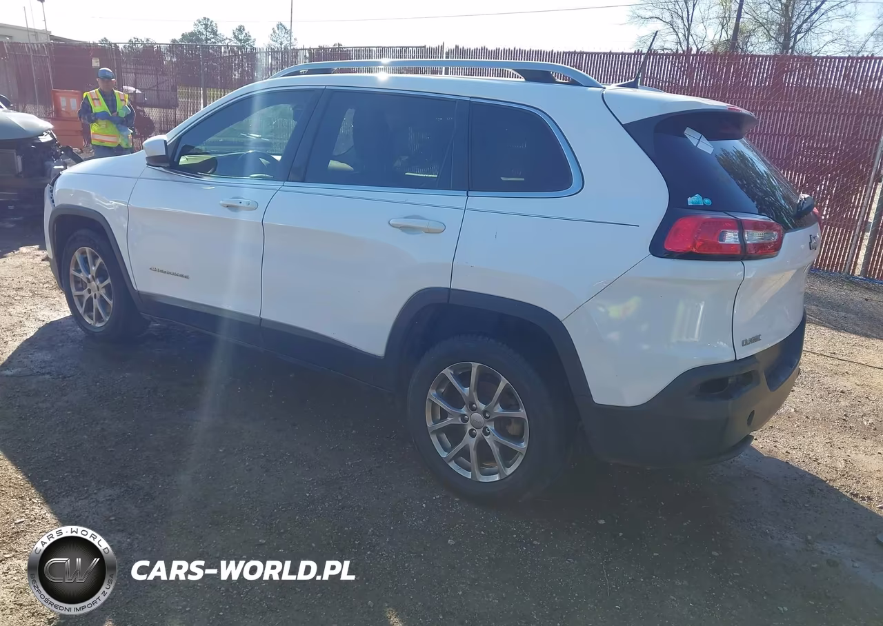 2018 Jeep Cherokee Latitude Plus Fwd VIN:1C4PJLLB8JD622656 - 3