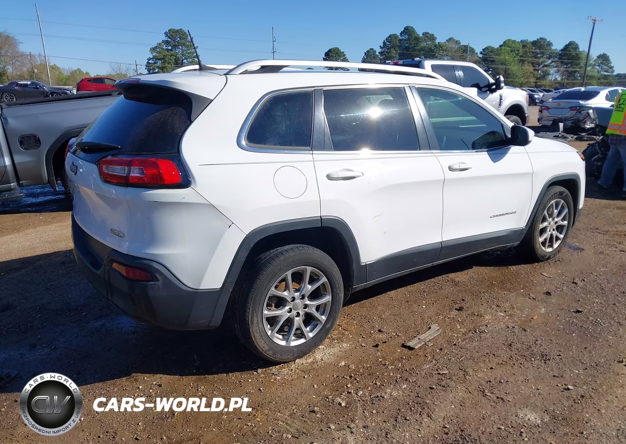 2018 Jeep Cherokee Latitude Plus Fwd VIN:1C4PJLLB8JD622656 - 4