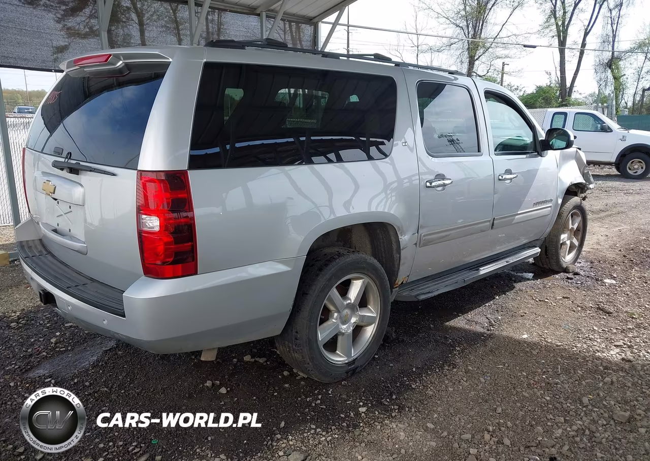 2013 Chevrolet Suburban 1500 Lt VIN:1GNSKJE78DR361399 - 4