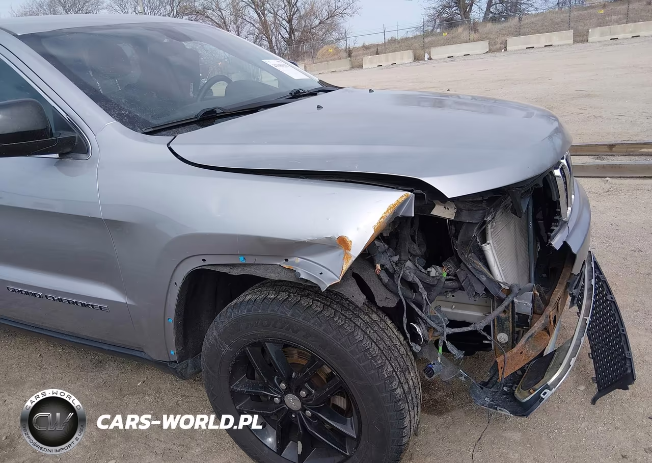 2018 Jeep Grand Cherokee Laredo E 4X4 VIN:1C4RJFAG2JC507484 - 17