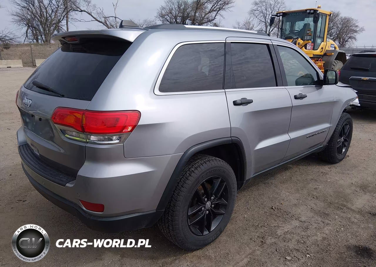 2018 Jeep Grand Cherokee Laredo E 4X4 VIN:1C4RJFAG2JC507484 - 4