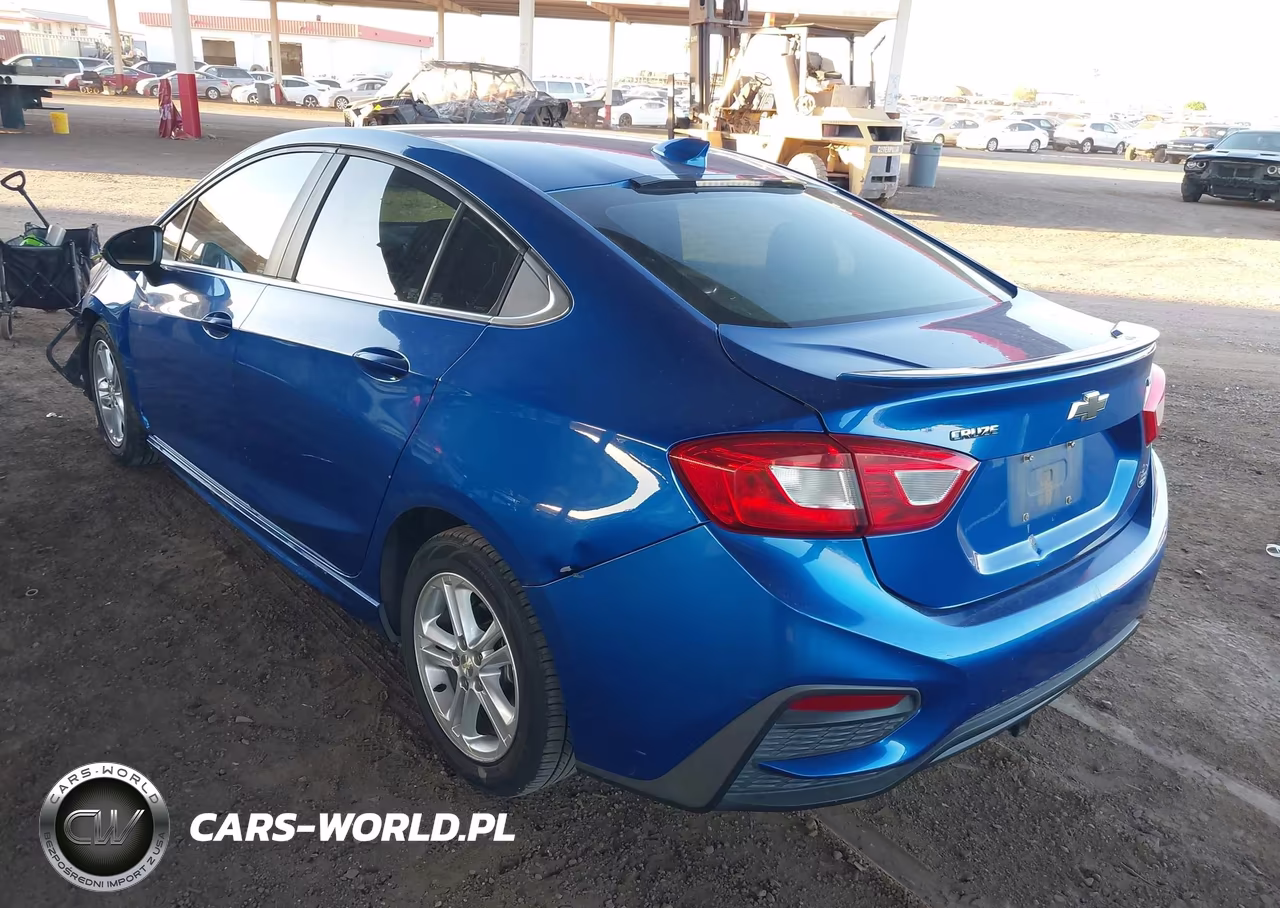 2018 Chevrolet Cruze Lt Auto VIN:1G1BE5SM2J7128197 - 3