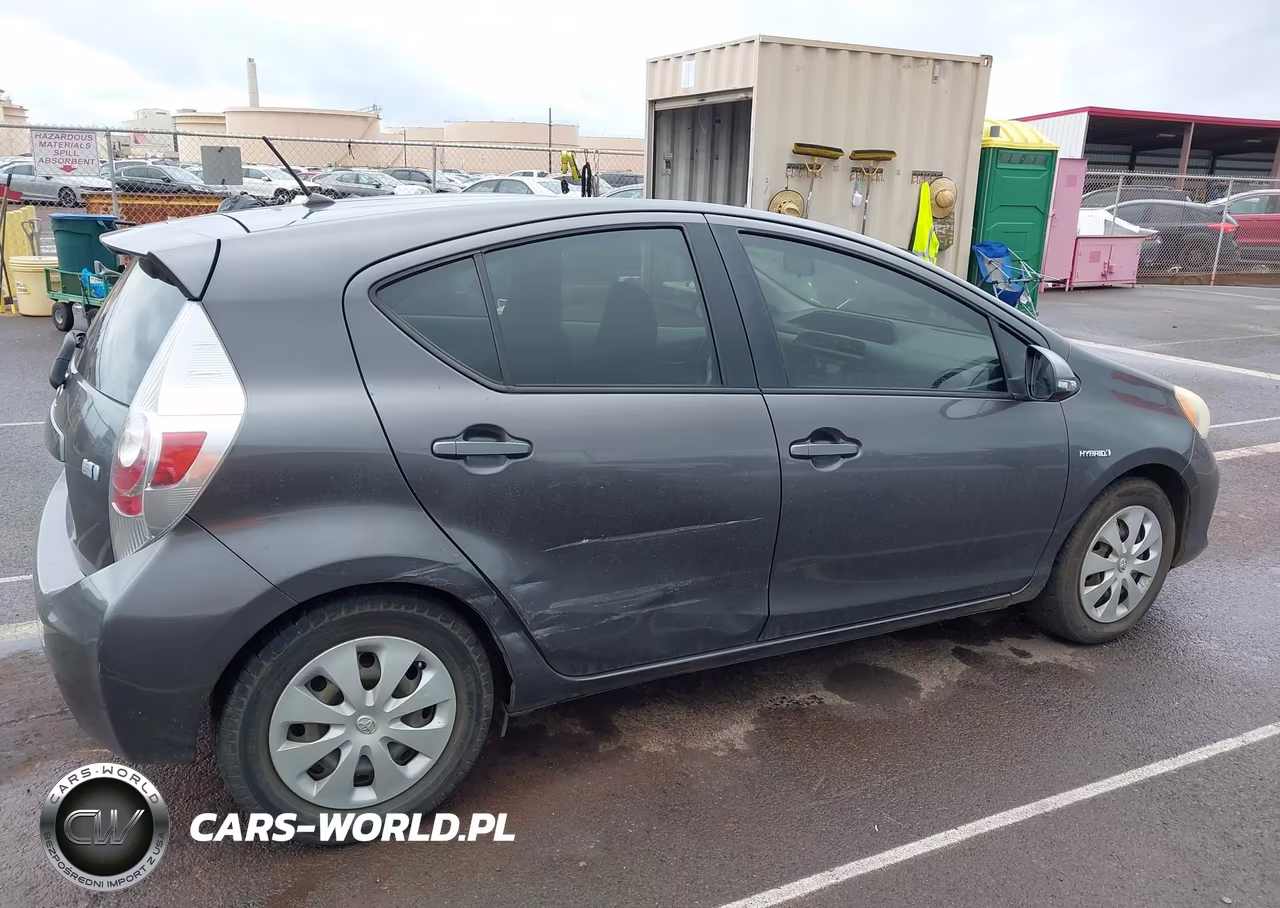 2013 Toyota Prius C Four-One-Three-Two VIN:JTDKDTB33D1546877 - 6