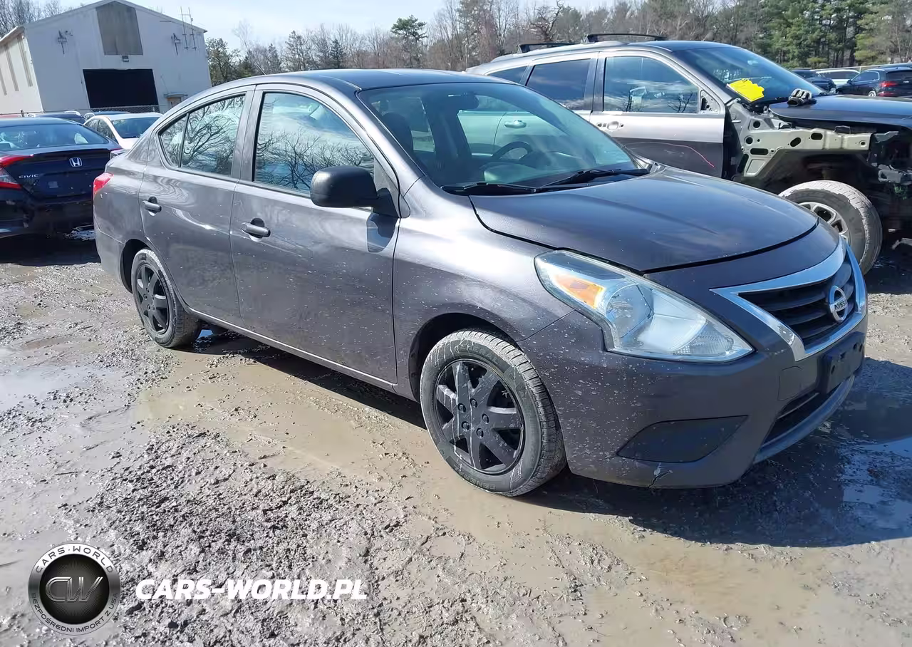 2015 Nissan Versa 1.6 S+