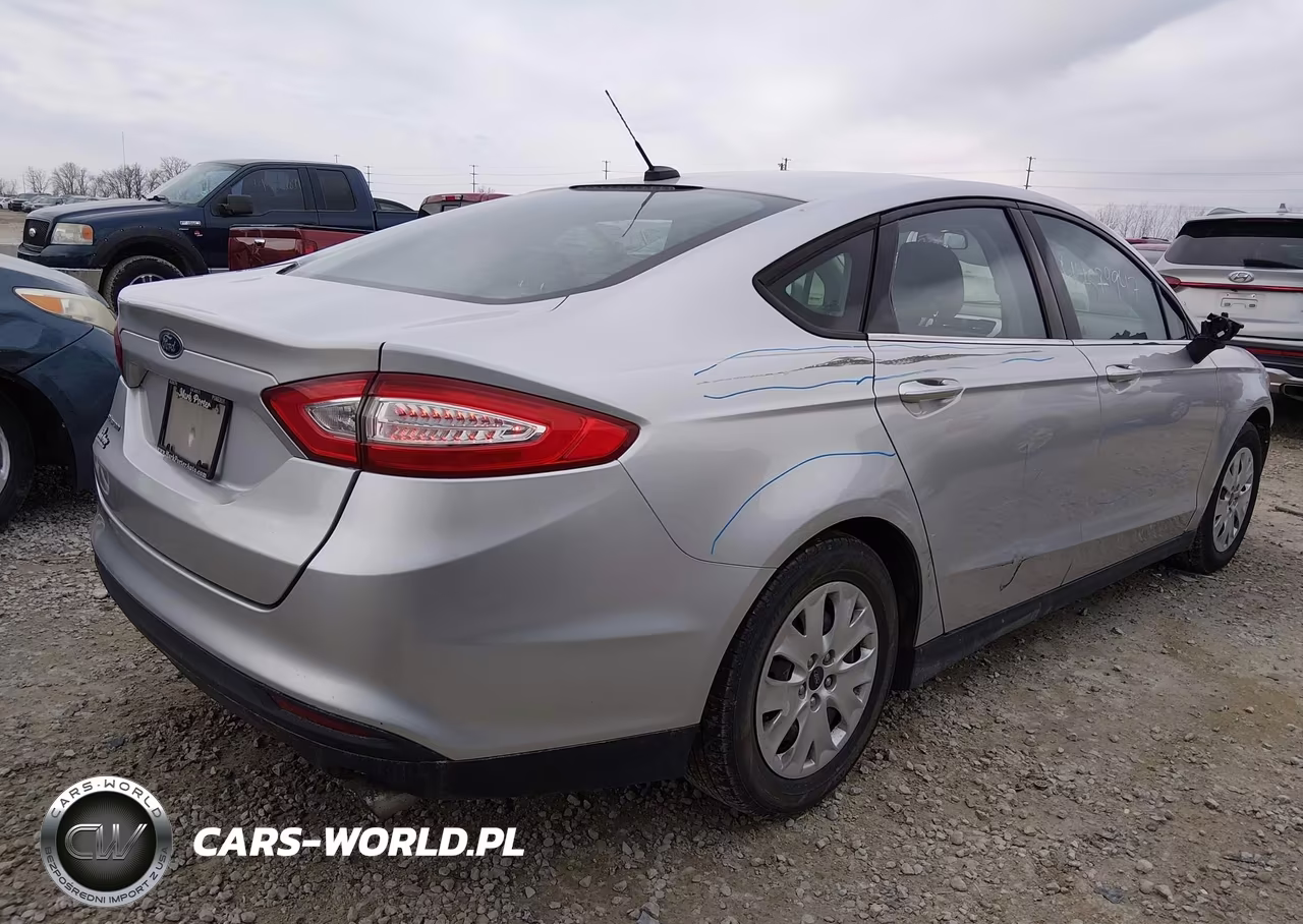 2013 Ford Fusion S VIN:3FA6P0G79DR213713 - 4