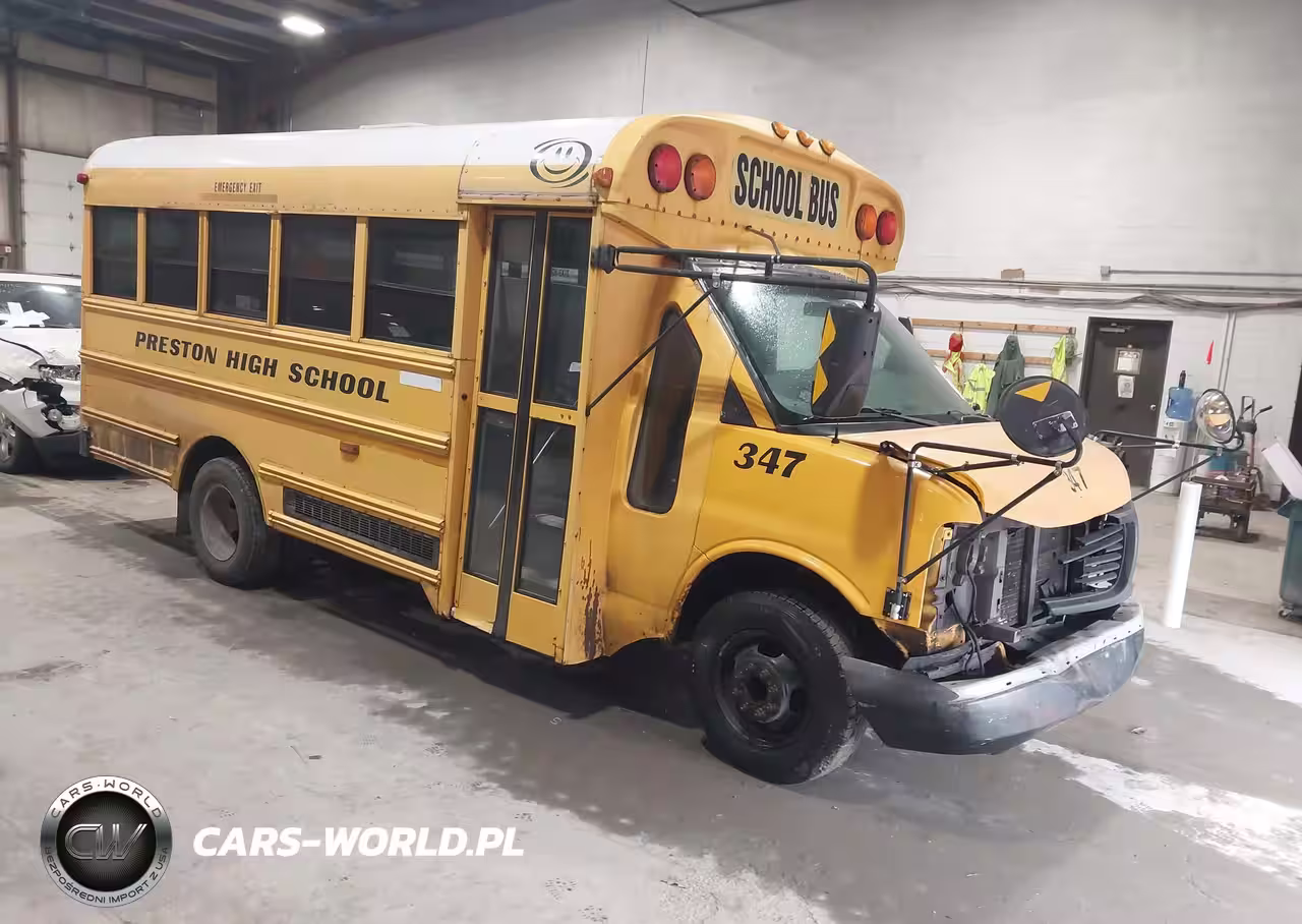 2004 GMC Savana Cutaway Standard W-C7L-C7N