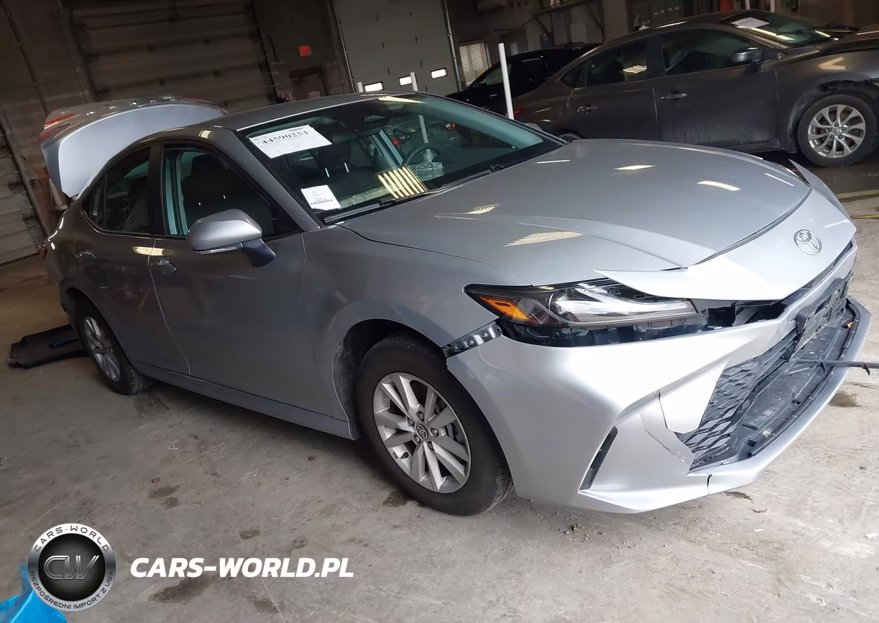 2025 Toyota Camry Le – zdjęcie 1 z 19
