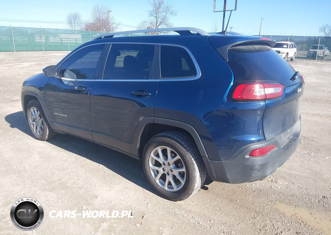 2018 Jeep Cherokee Latitude Plus Fwd VIN:1C4PJLLB4JD524255 - 3