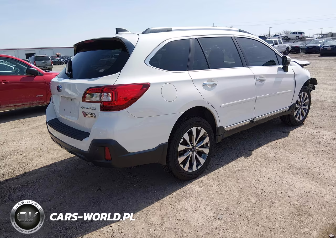 2018 Subaru Outback 2.5I Touring VIN:4S4BSATC4J3213124 - 4