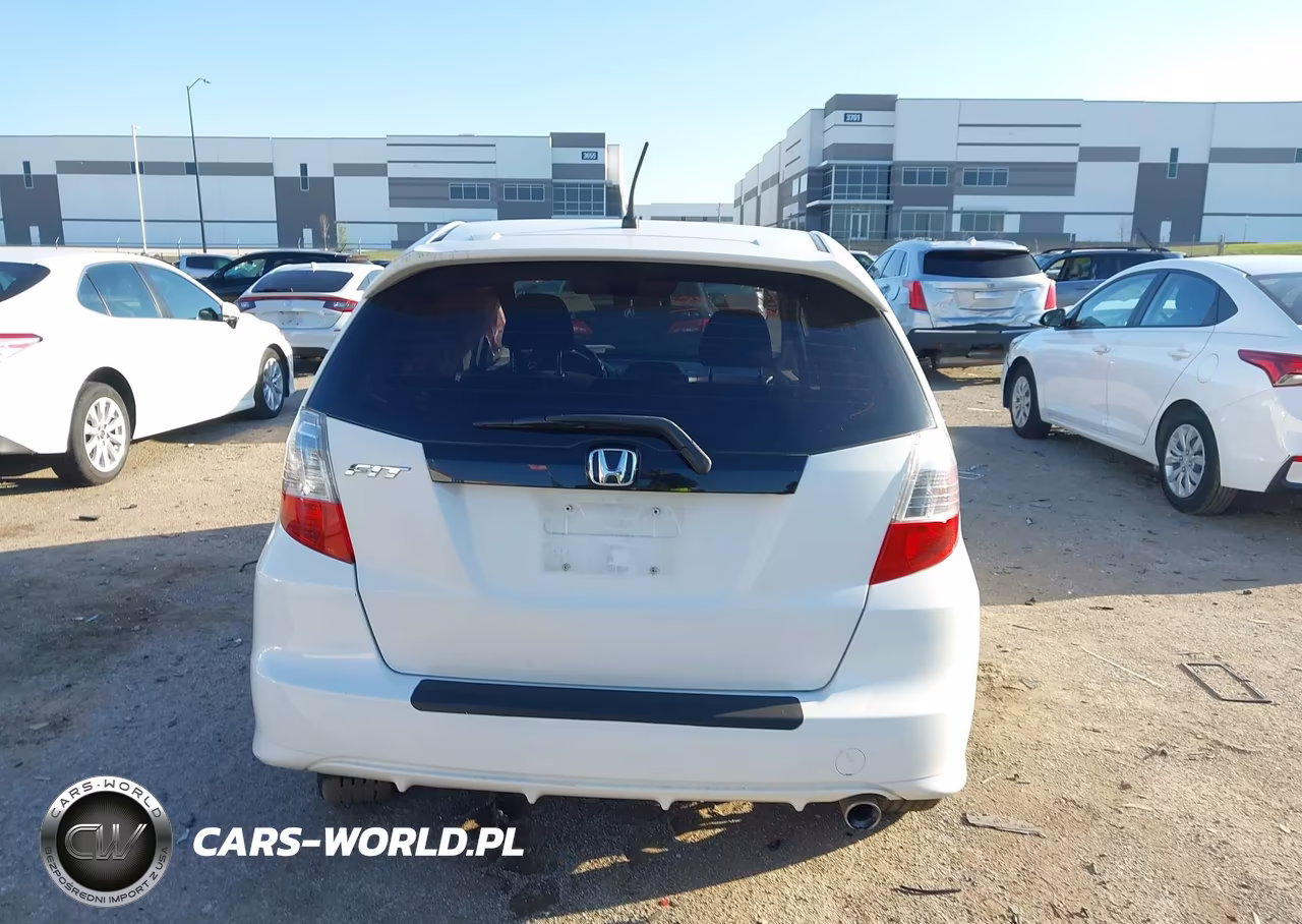 2011 Honda Fit Sport VIN:JHMGE8H57BC026304 - 16