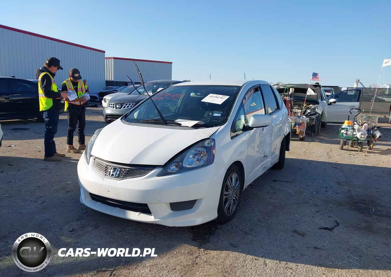 2011 Honda Fit Sport VIN:JHMGE8H57BC026304 - 2