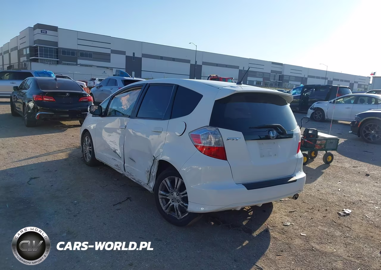 2011 Honda Fit Sport VIN:JHMGE8H57BC026304 - 3